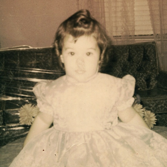 Meet your Posher, Dee - Picture 3 of 4